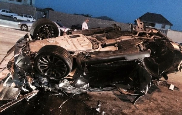 Ağır qəza törədən idmançı "Range Rover"i 150 ilə sürürmüş (FOTO)