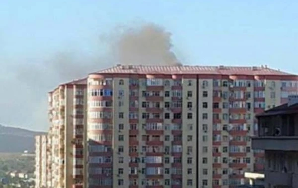 Bakıda hündürmərtəbəli binada yanğın (FOTO)