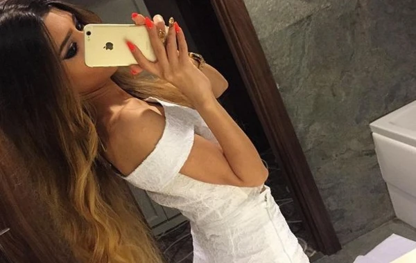 Holdinq rəhbərinin seksual qızı Azərbaycana gəldi (FOTO)