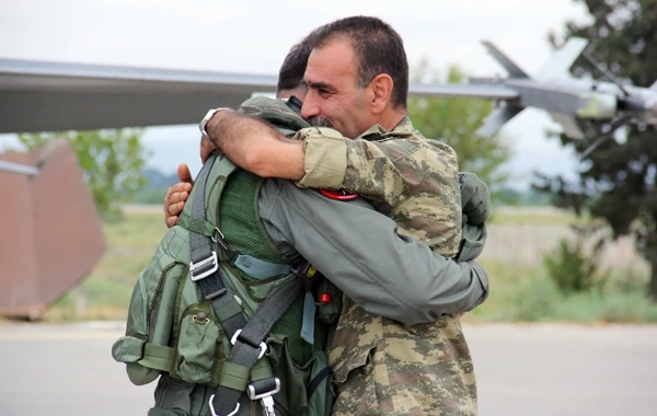 Azərbaycan və türk əsgərlərinin bu fotosu hər kəsi duyğulandırdı (FOTO)