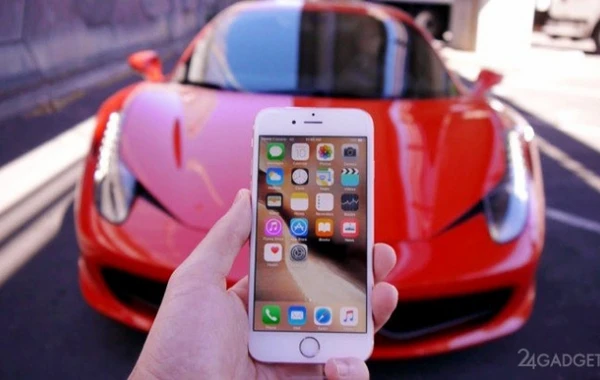 "Ferrari" "iPhone 6S"in üzərindən keçdi (VİDEO)