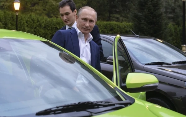 Putin iclasa "Lada Vesta" avtomobili ilə gəldi (VİDEO)