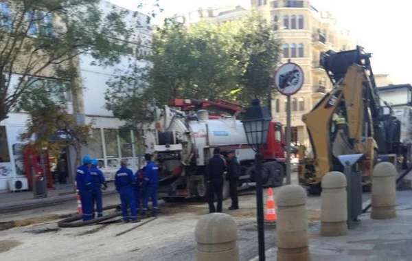 Bakının yolları al qırmızı rəngə boyanacaq (FOTO)