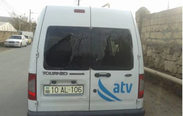 Nardaranda ATV-nin avtomobili daşa basılıb, sürücüsü döyülüb (FOTO)