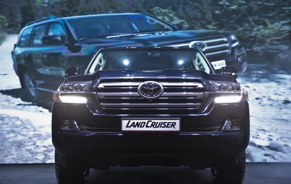 Yeni Land Cruiser 200 artıq Azərbaycanda!