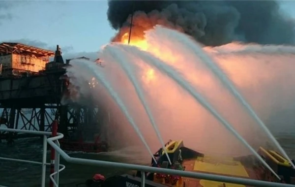 Güclü külək olmasına baxmayaraq neftçilərin axtarışı davam edir