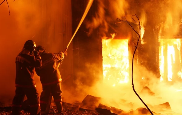 Bakıda yaşayış binasında yanğın: 30 nəfər təxliyə olundu