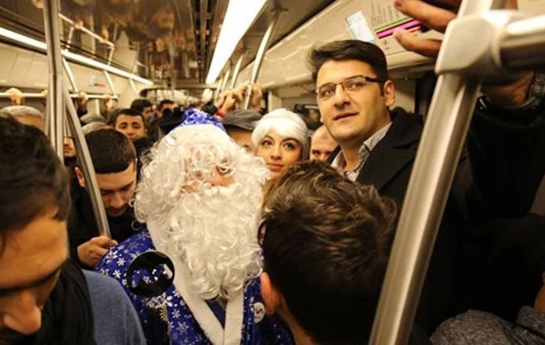 Metropolitendən Yeni il sürprizi (FOTO)