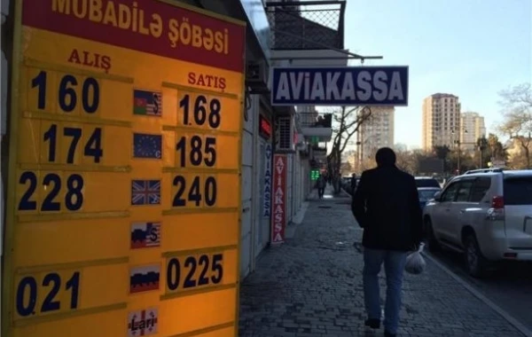 Bakının valyuta dəyişmə məntəqələrində dollar ucuzlaşdı