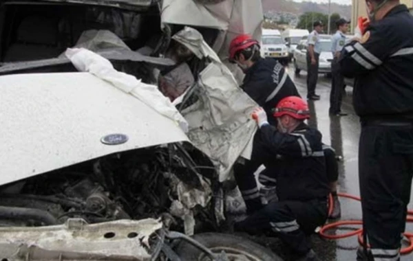 Azərbaycanda sərnişin avtobusu qəzaya düşüb, 10 nəfər xəsarət alıb