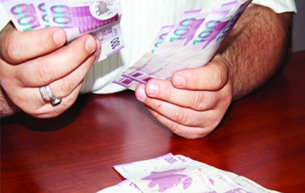 Azərbaycanda azadlığa çıxanlara 420 manat verildi