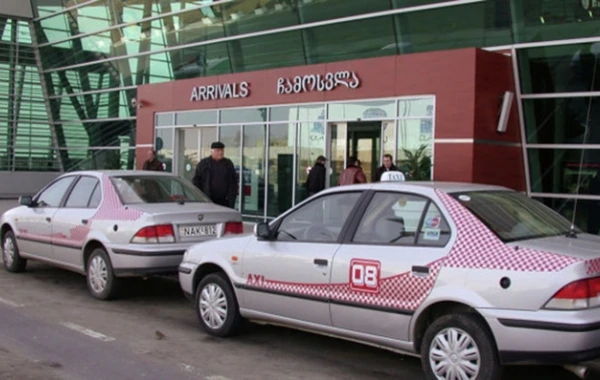 Tbilisi aeroportuna enə bilməyən təyyarə Bakıda eniş etdi