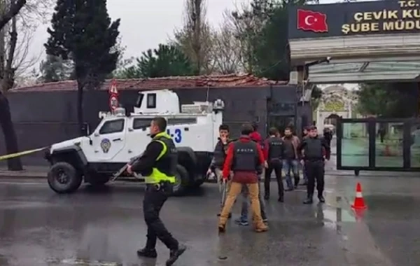 Qadınlar polis bölməsinə bombalı hücum təşkil etdi (FOTO, VİDEO)