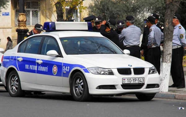 Bakıda yol polisləri polkovniki döydülər