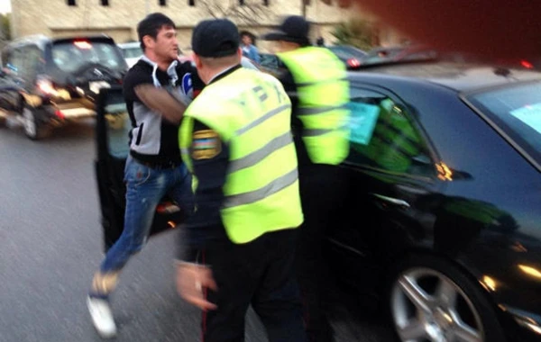 Bakının məşhur restoranında polisi döyüb, paqonunu cırdılar