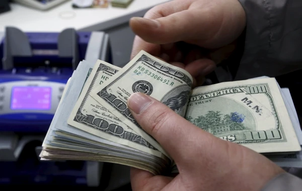 Dollar bütün dünyada sürətlə ucuzlaşır