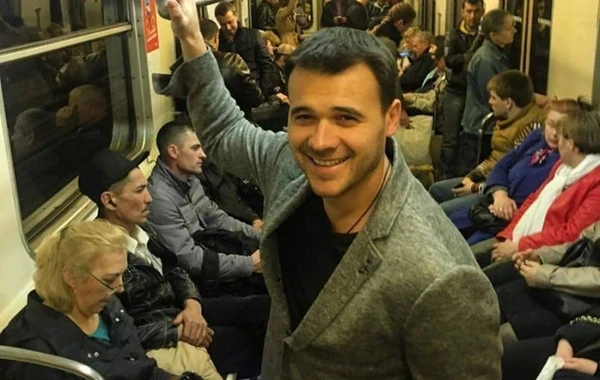 Emin Ağalarov metroda - FOTO