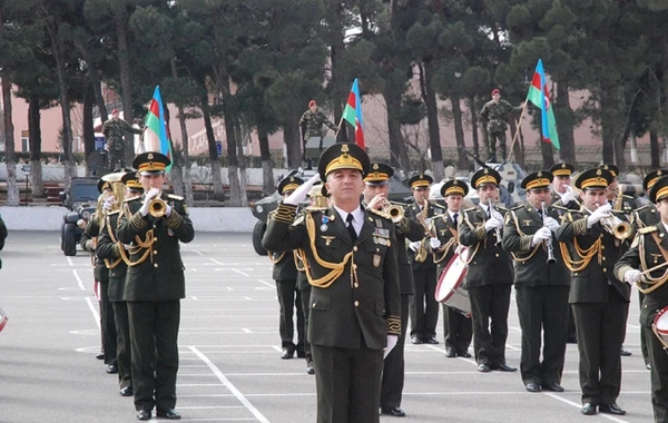 Hərbi orkestrdən 9 may çıxışı (ÜNVANLAR)