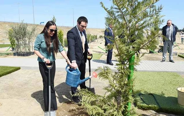 Leyla Əliyevanın yanındakı şəxs kimdir? (FOTO)