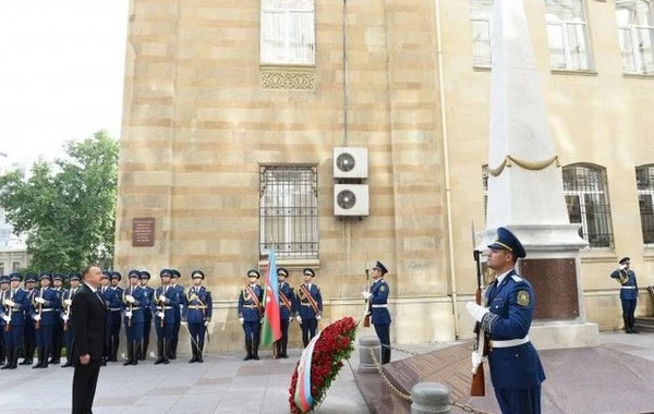 Prezident Cümhuriyyət abidəsini ziyarət etdi