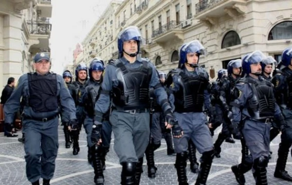 Bakıdakı Rusiya səfirliyini silahlı polislər əhatəyə aldı