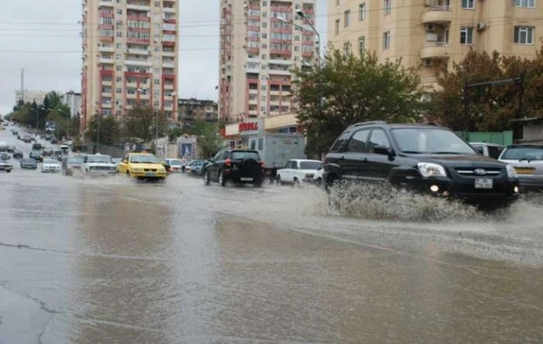 Bakıda leysan problemlər yaratdı - VİDEO