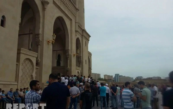 Bakıda Ramazan bayramı namazı qılındı (FOTO)