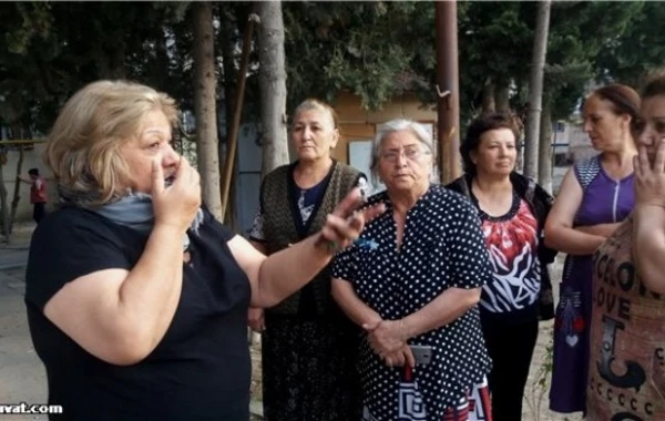 Bakıda 5 binanın sakinləri etiraza qalxdı - FOTO