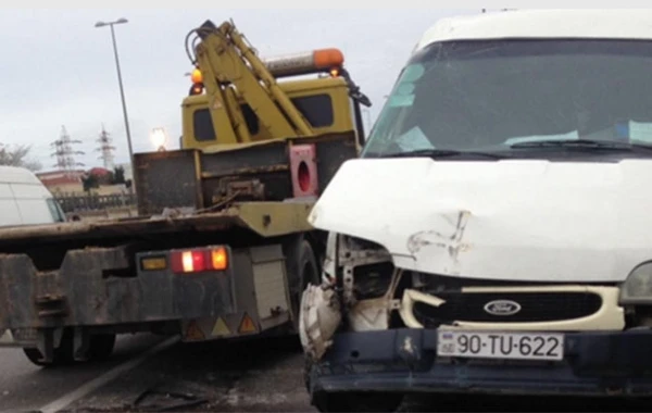 Bakıda sərnişin avtobusu qəzaya uğradı - 2 nəfər ölüb