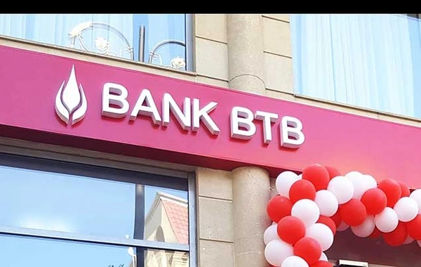 Bank əməkdaşları müştərini döydü - Azərbaycanda şok