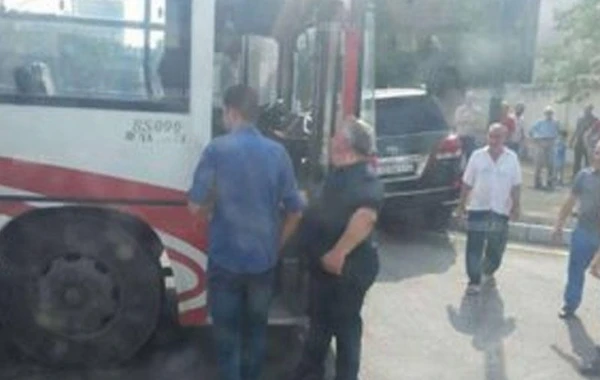 Bakıda marşrut avtobusu qəza törətdi: ölən var