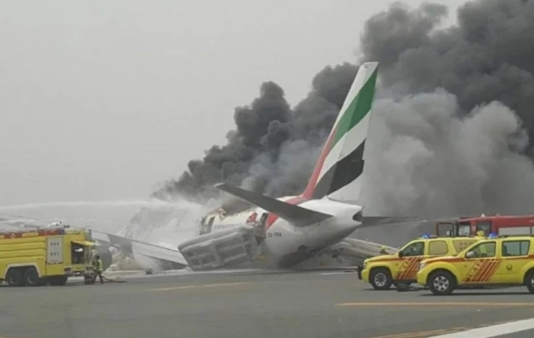 Təyyarə partladı: Dubay aeroportu bağlandı - VİDEO