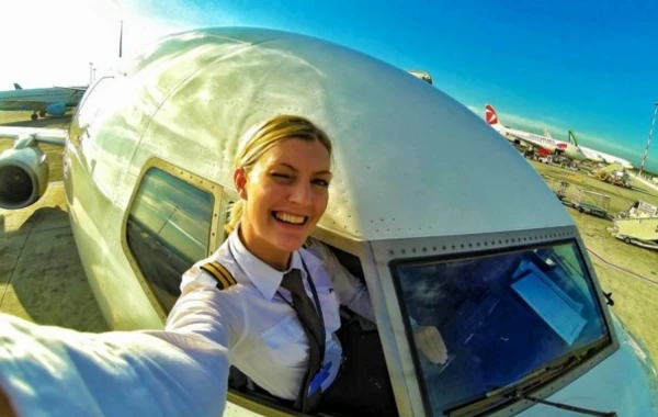 Hamı bu qadın pilotdan danışır (FOTO)