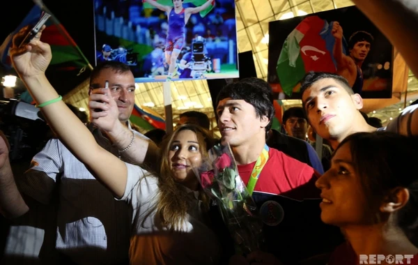 Azərbaycanın olimpiya yığması Vətəndə coşqu ilə qarşılandı (FOTO)