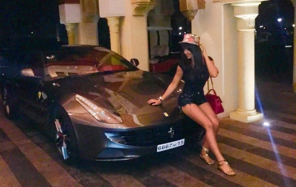 Pərvin Abıyeva "Ferrari" sürdü, şəkillərini paylaşdı (FOTO)