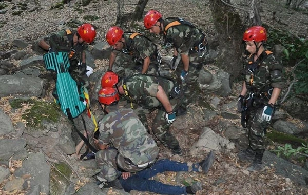 Bakıda dəhşətli qəza: 6 FHN əməkdaşını maşın vurdu