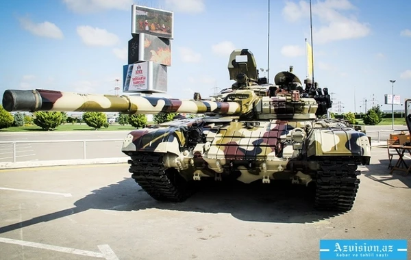 Bakıda tanklar və zirehli texnika  - FOTO