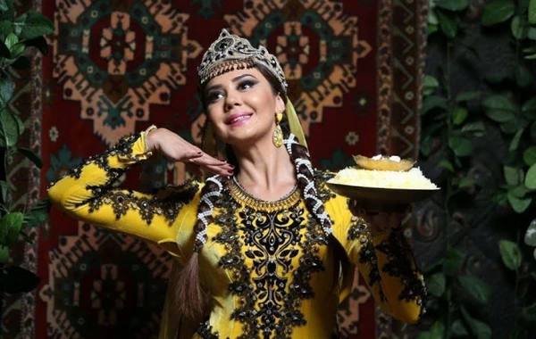 Oksana Rəsulova “Sarı gəlin” obrazında (FOTO)