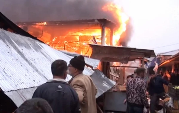 Azərbaycanda bazar yandı: 1000 kv.m ərazi alov aldı (VİDEO, FOTO)