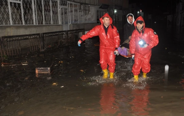 FHN Bakıda 77 nəfəri xilas etdi - FOTO