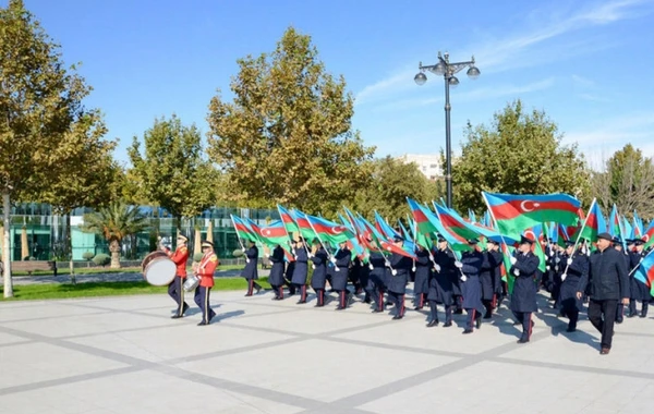 Bakıda möhtəşəm yürüş baş tutdu (FOTO)