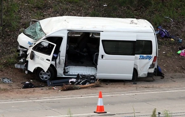 Azərbaycanda mikroavtobus aşdı: 6 nəfər xəsarət alıb