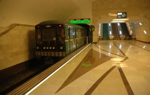 Metroda qatarda nasazlıq yarandı - sərnişinlər boşaldıldı