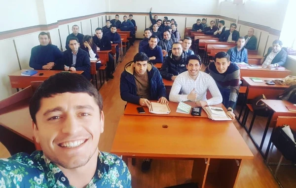 Dünya çempionumuz qrup yoldaşları ilə birlikdə (FOTO)