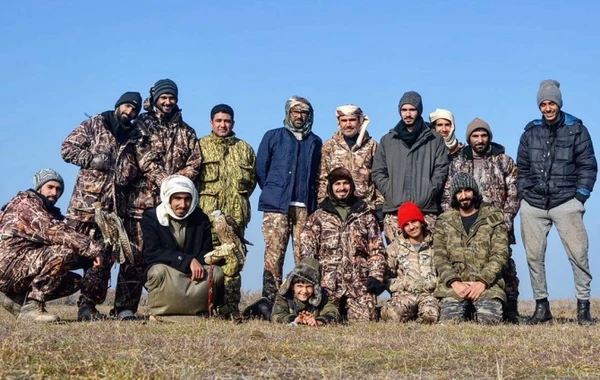 Varlı ərəblər Azərbaycanda: bahalı maşınlarla ova getdilər (FOTO, VİDEO)