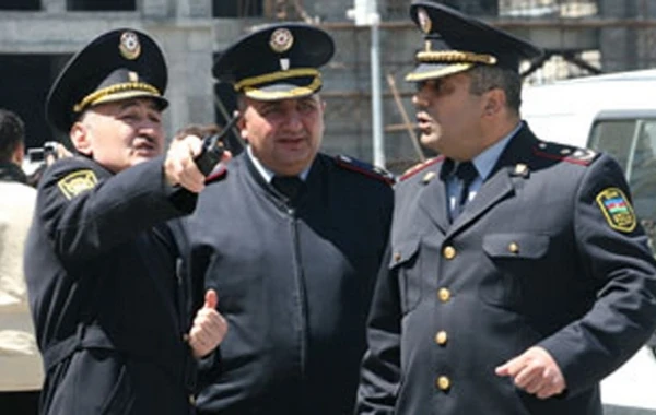 Bakıda qadının səsinə polislər gəldi: Cinayətkar özünü bıçaqladı