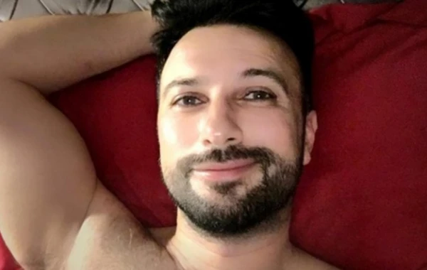 Tarkan yataq fotosunu xanımına görə sildi