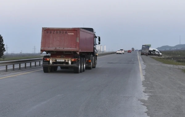 Bakıda translar yük maşının sürücüsünə hücum etdilər