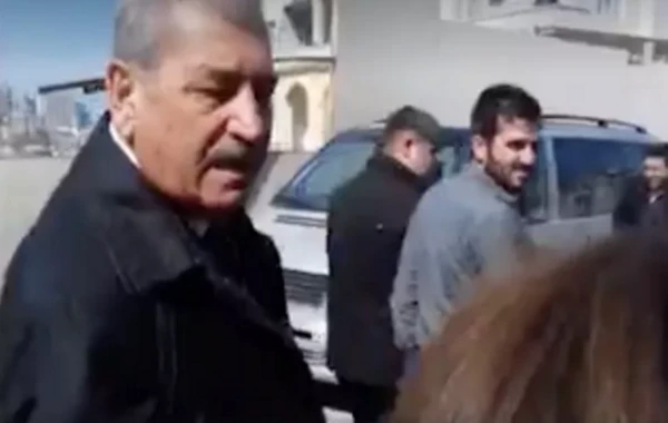 İcra başçısından xanım jurnalistə qarşı kobudluq: "Dəhşətdi e, özüm ölüm" (VİDEO)