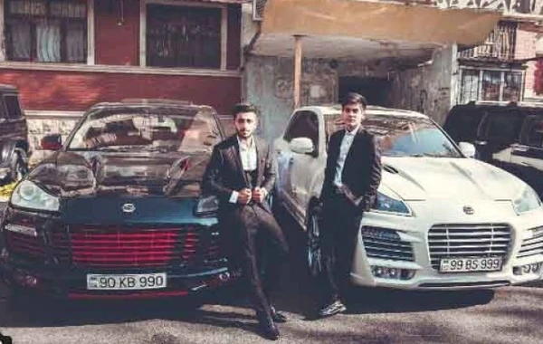 “Porsche” ilə qızı vurub öldürən biznesmenin oğlunun dəbdəbəli həyatı - FOTO